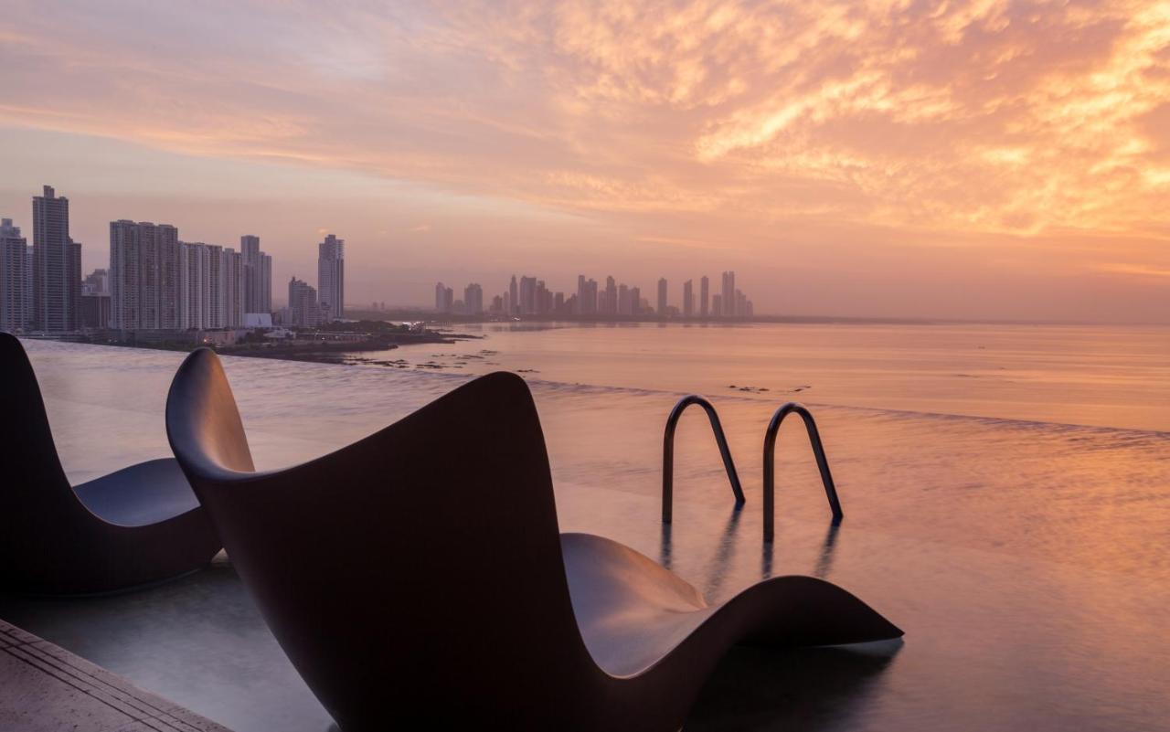 JW Marriott Panama Hotell Exteriör bild View of the city from the Bay of Biscay