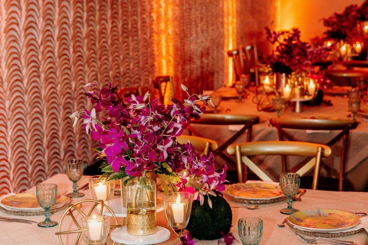 JW Marriott Panama Hotell Exteriör bild A table set for a formal dinner