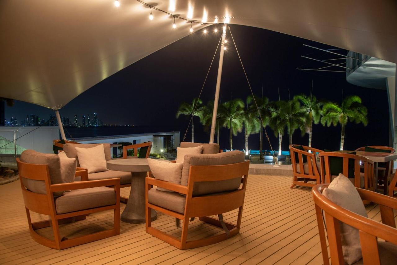 JW Marriott Panama Hotell Exteriör bild The deck of the Regent Seven Seas Mariner