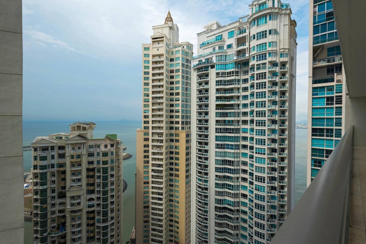 JW Marriott Panama Hotell Exteriör bild Residential buildings in Panama City