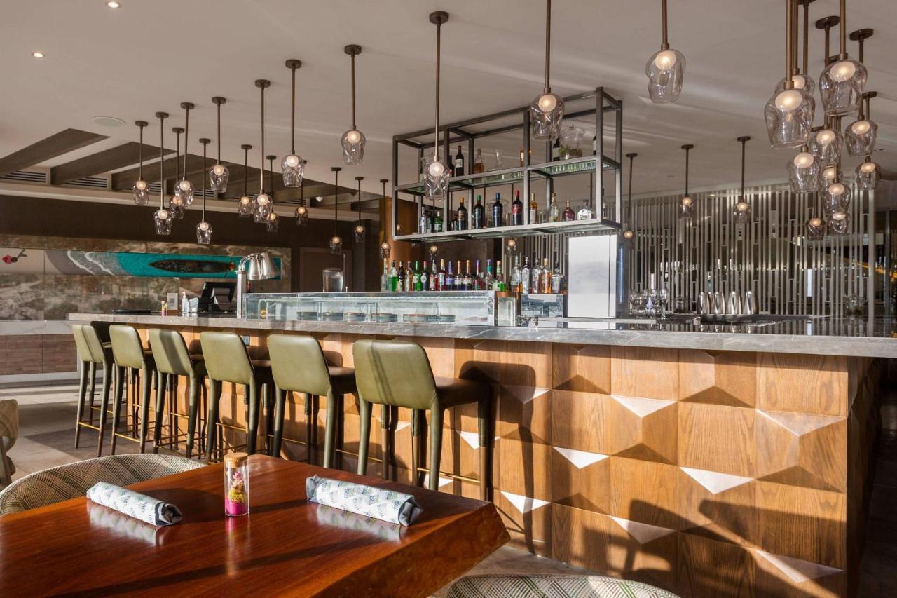 JW Marriott Panama Hotell Exteriör bild The bar at the 1919 Restaurant