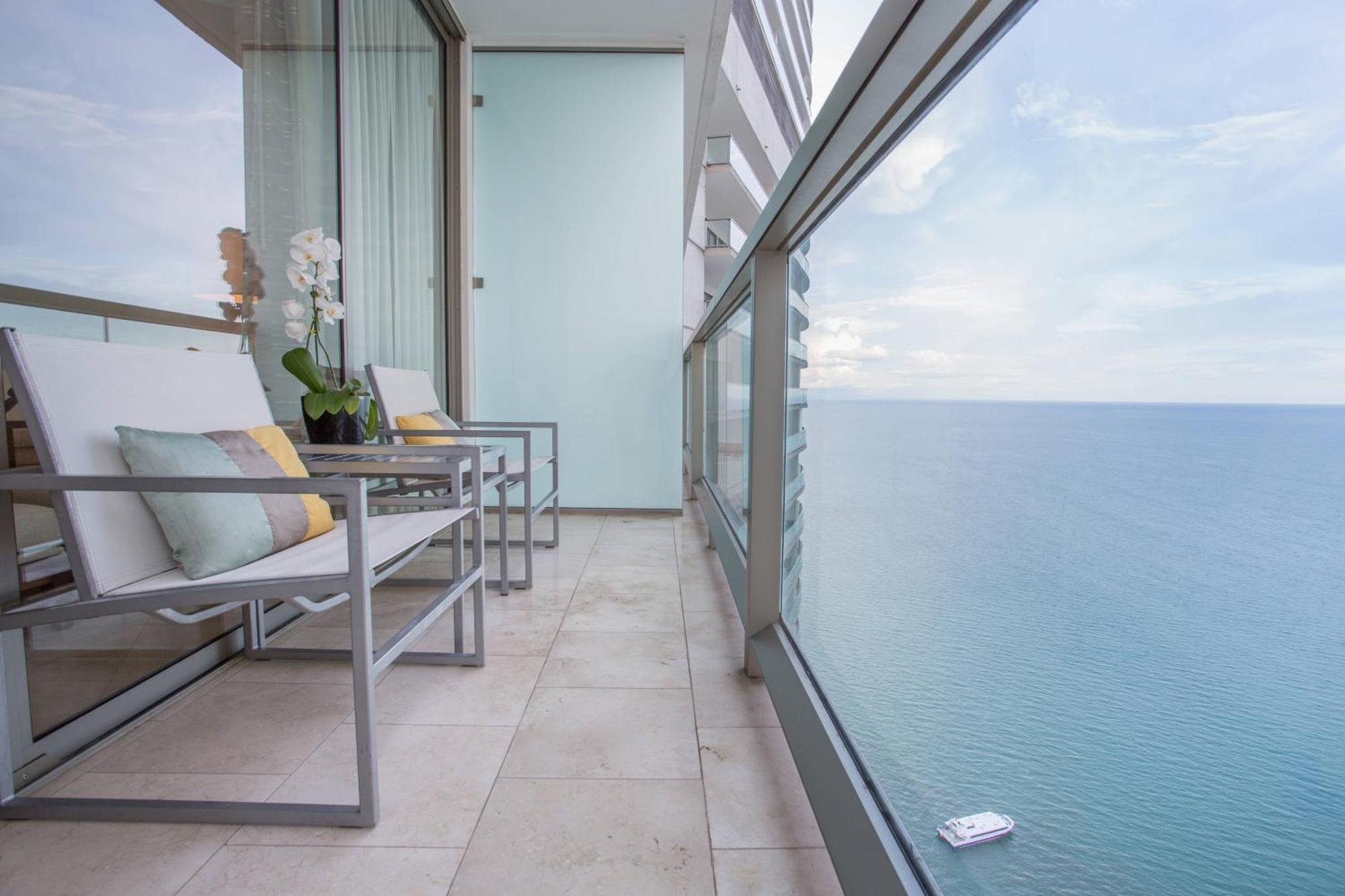 JW Marriott Panama Hotell Exteriör bild Balcony of a penthouse